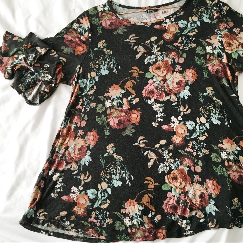 Floral Top With Ruffle Sleeves